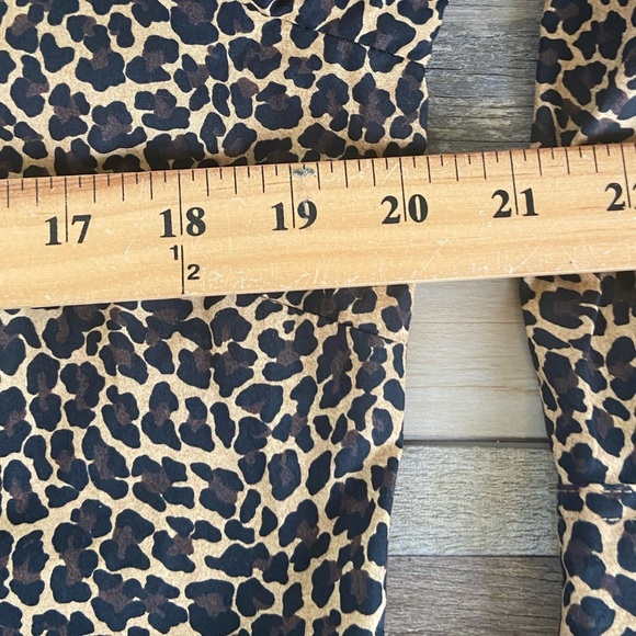 J. Crew Leopard Animal Print Long Sleeves Button Down Shirt Size M Cotton - Picture 6 of 9